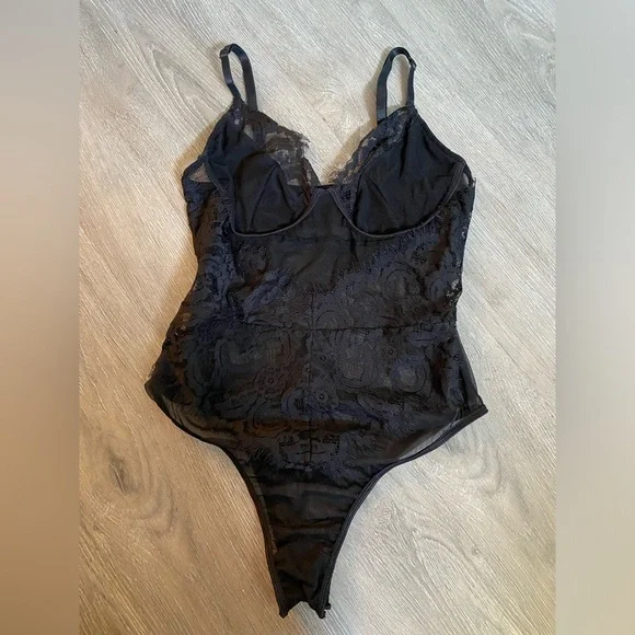 Lace bodysuit - Picture 2 of 3